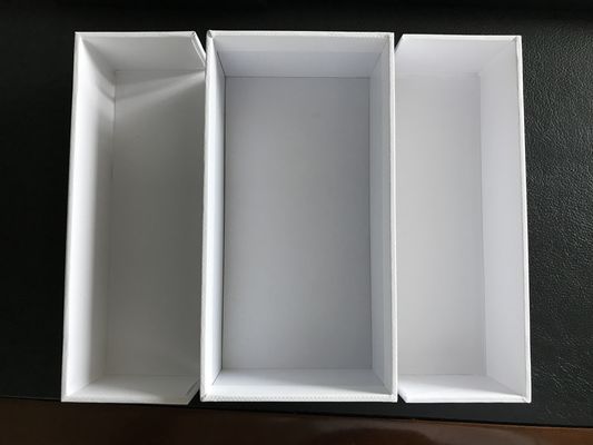 Ciltli Sert Hediye Kutuları CMYK Beyaz Kağıt Ambalaj 1C 4C Mat Laminasyon